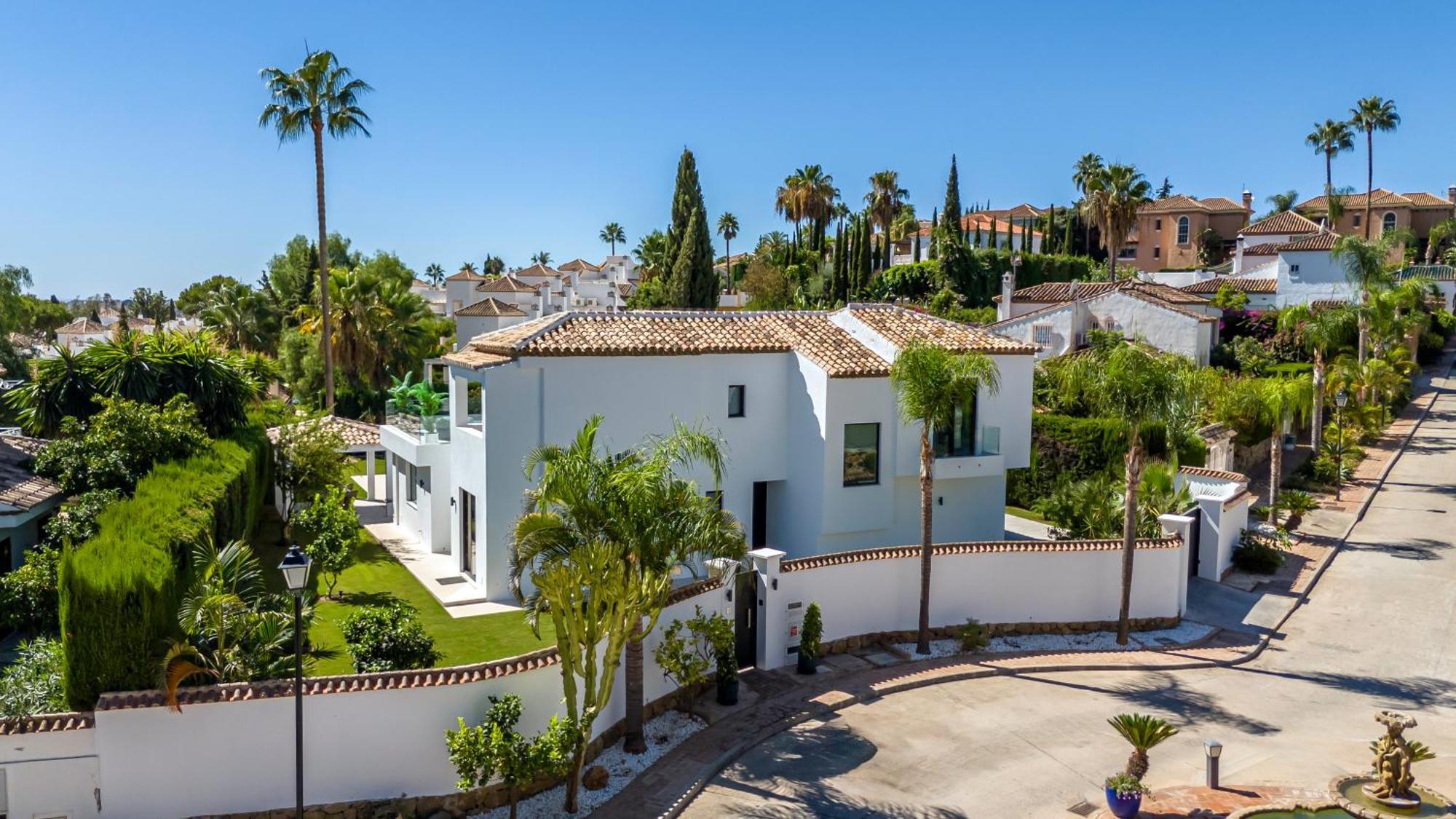 Villa Vacation I Miraluna, Private Gated Community, Walkable To Golf Courses, Private Pool, Refurbished In 2024 Marbella